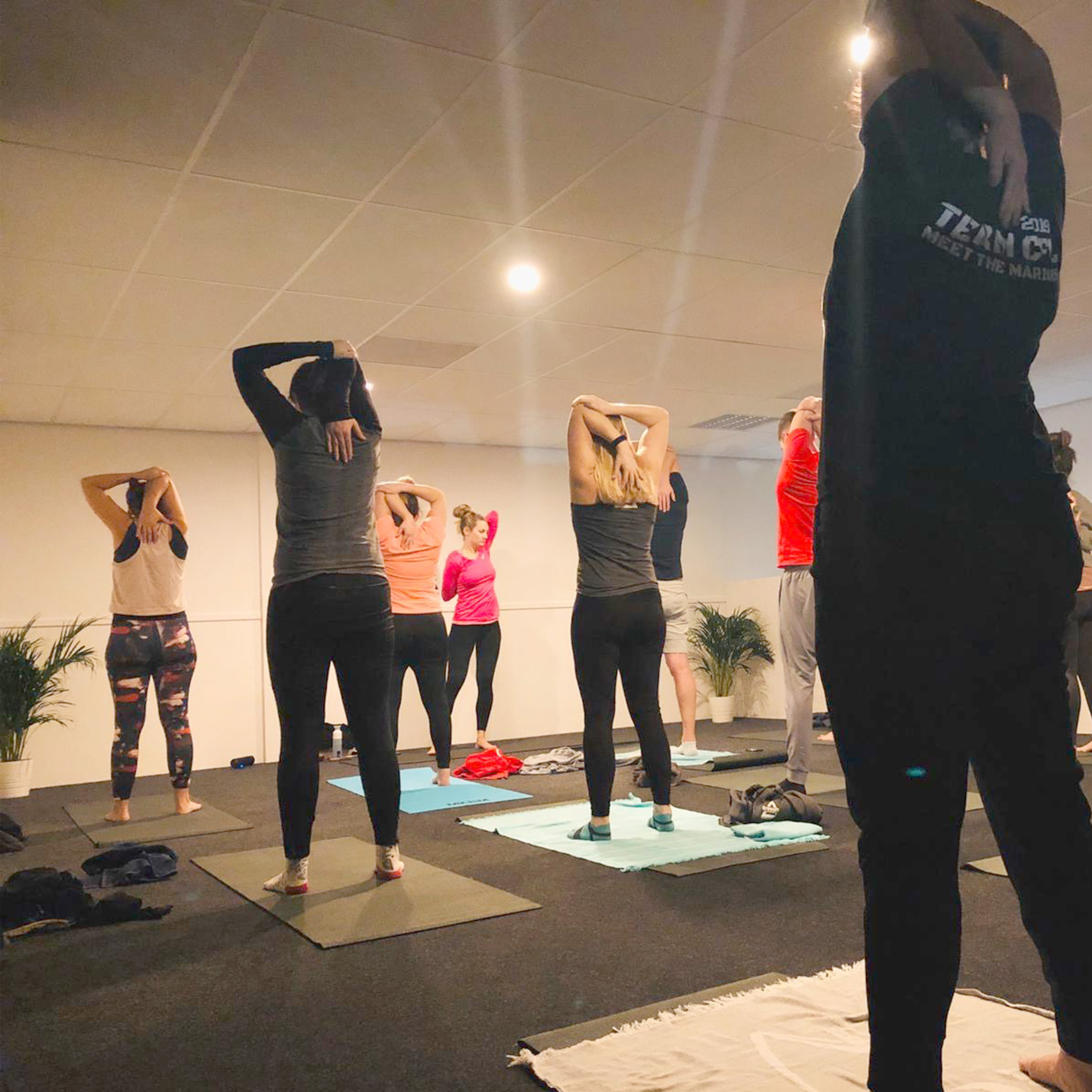 groepsles yoga yogales groep sportschool yogastudio